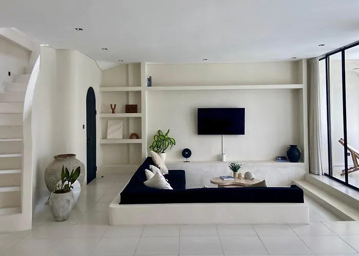 Chic Mediteranean 2 Bedroom W Private Pool