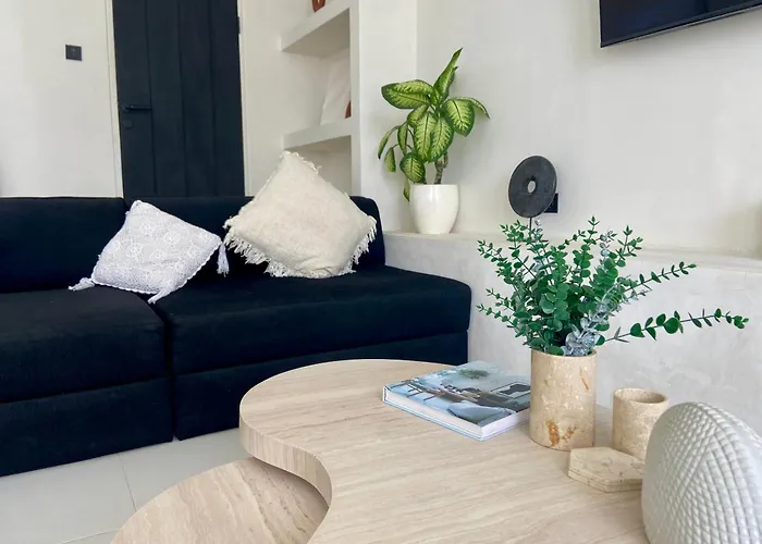 Villa Chic Mediteranean 2 Bedroom W Private Pool *