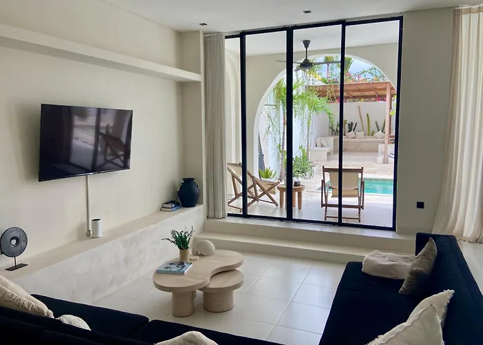 Chic Mediteranean 2 Bedroom W Private Pool Villa