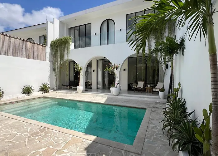 Chic Mediteranean 2 Bedroom W Private Pool